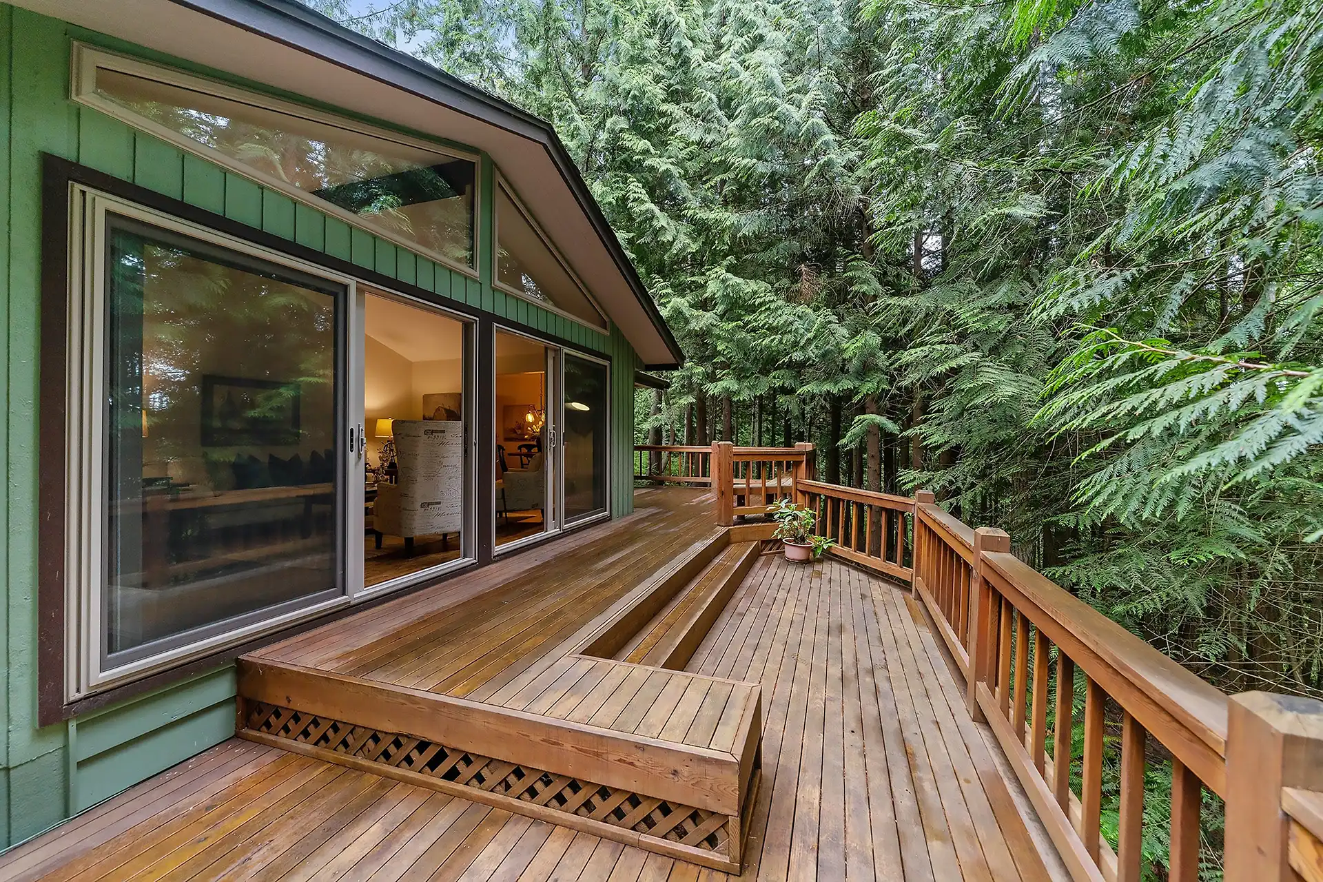 Photo of a natural wood deck with built-in seating